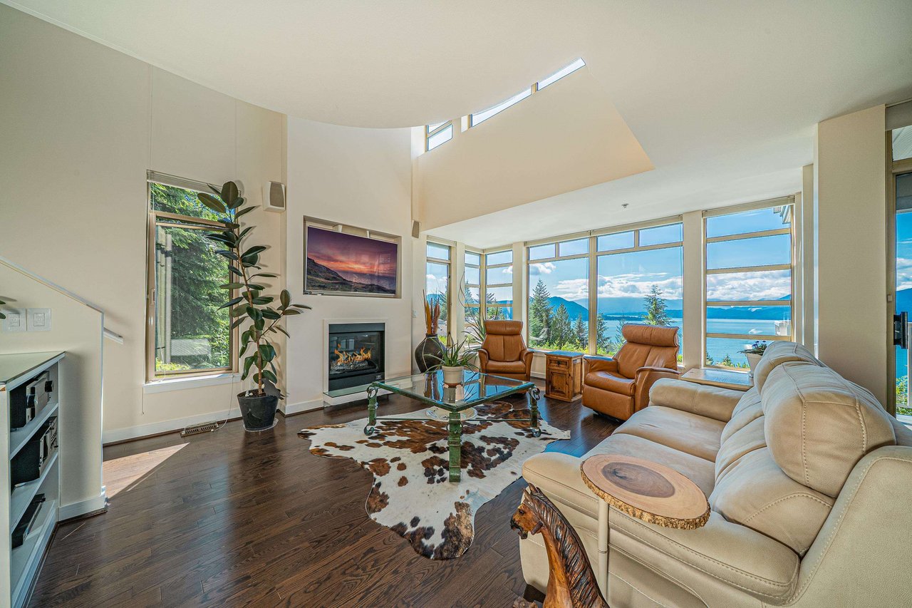 8664 Seascape Dr