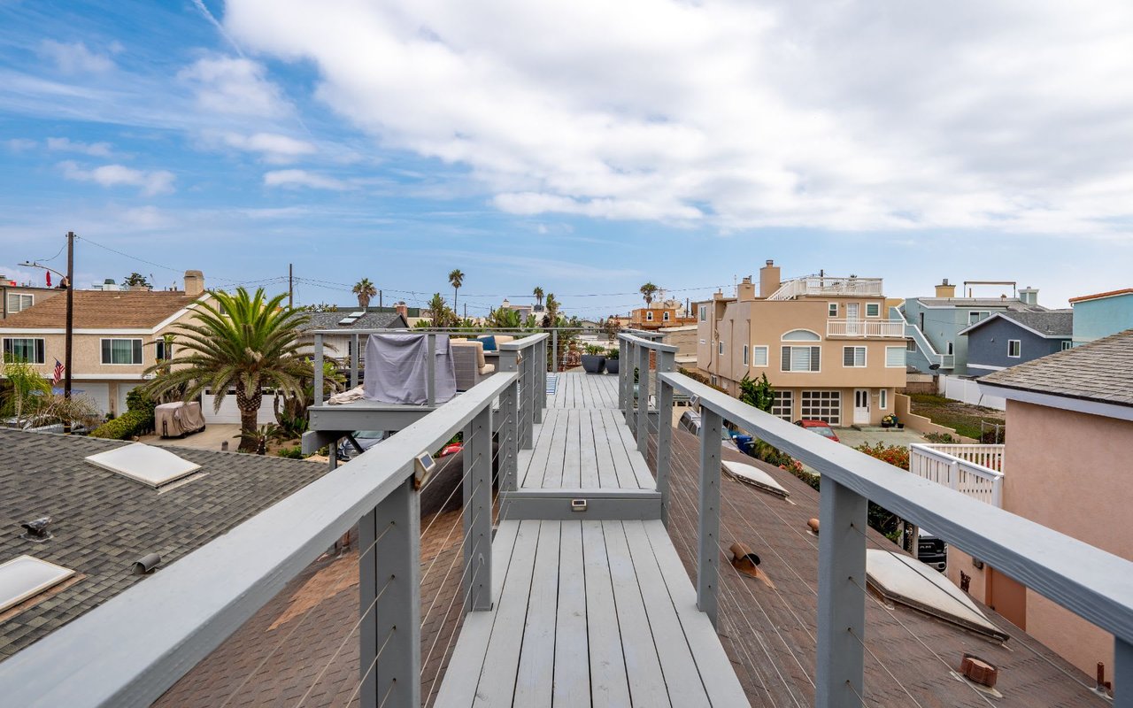 121 Hollywood Avenue