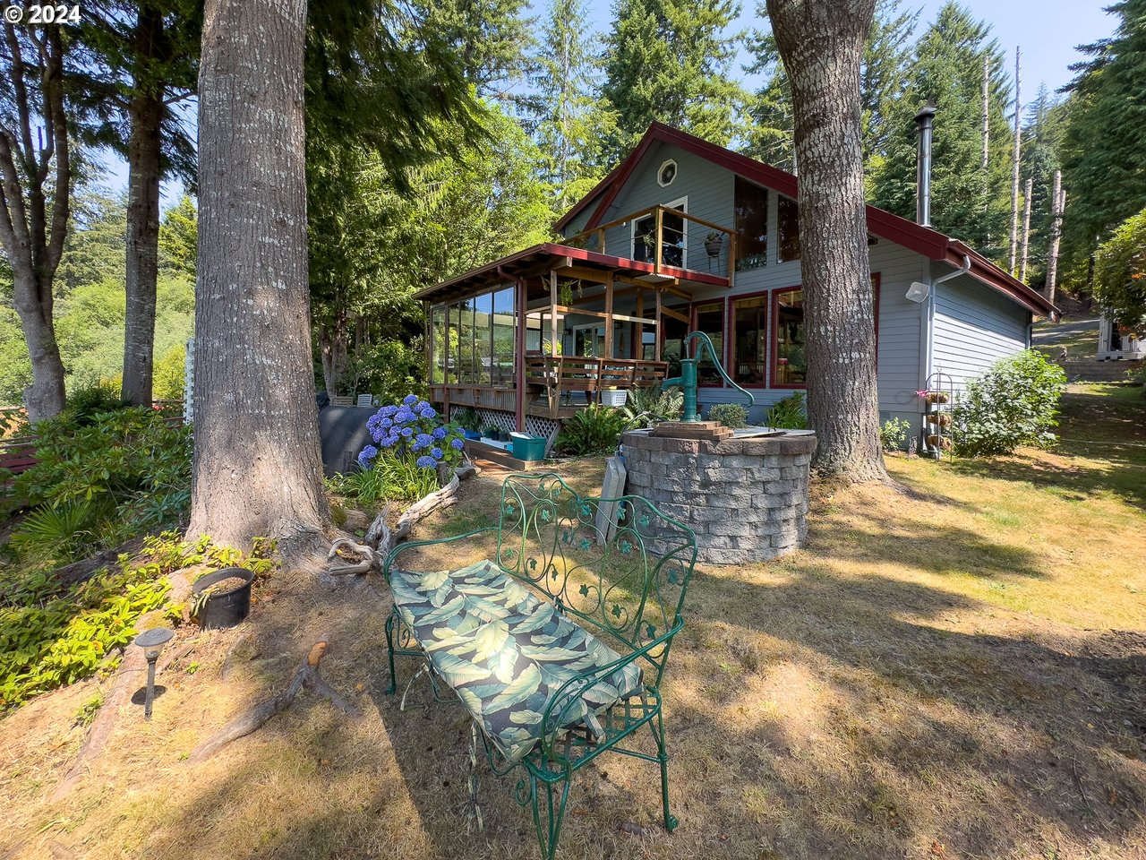 70700 Majestic Shores Rd, North Bend, OR - Tenmile Lakefront Home