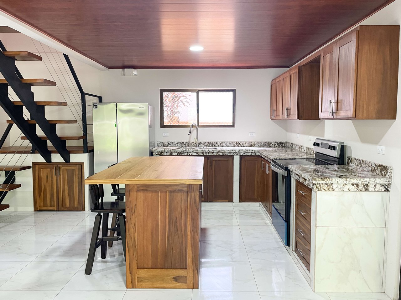 Newly-Built 4 Bedroom Serene Home, minutes from the Beach: Unbeatable Offer on the Market