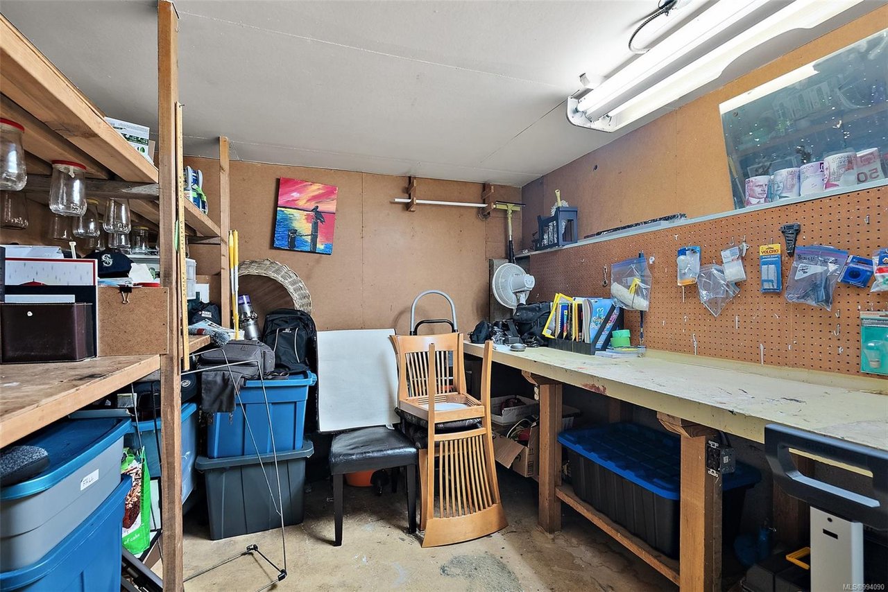 728 Porter Rd, Esquimalt
