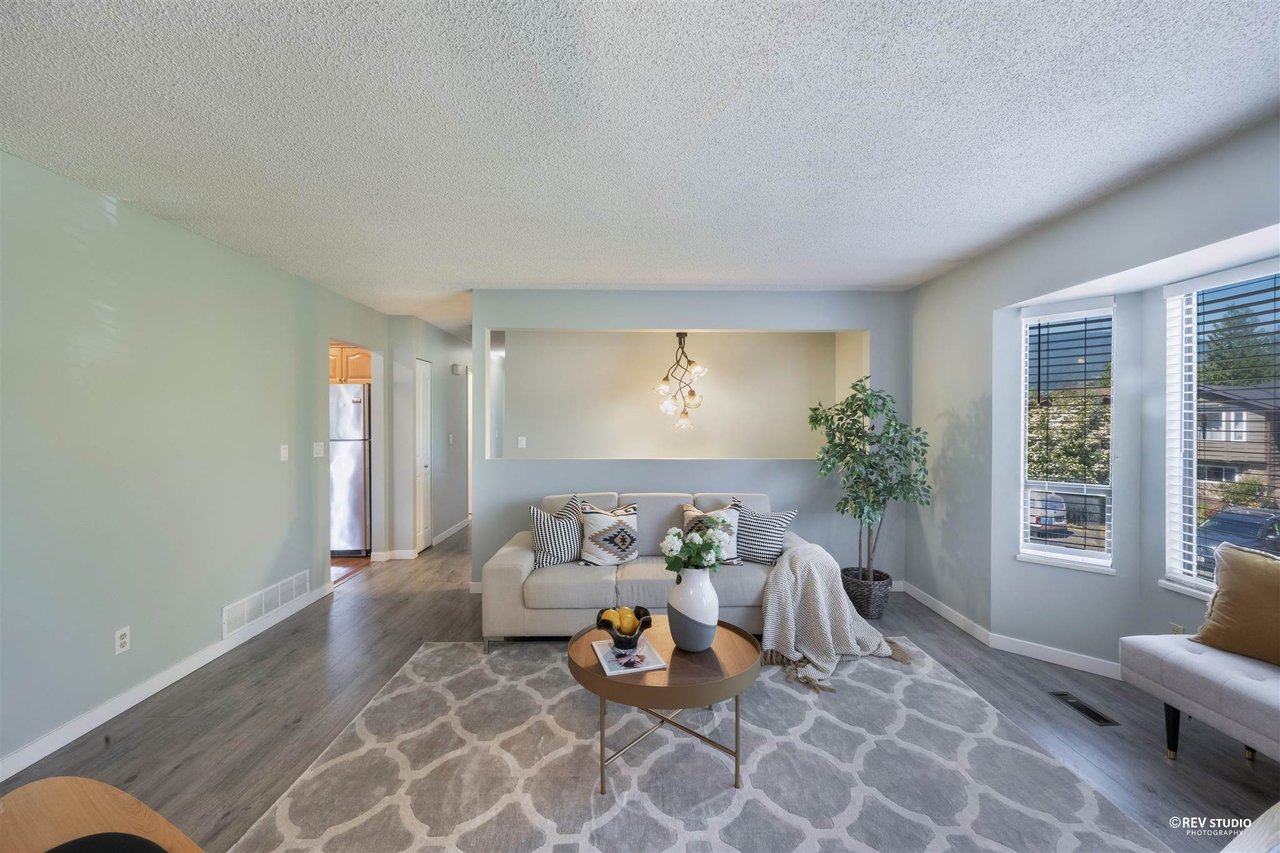3162 Bute Cres