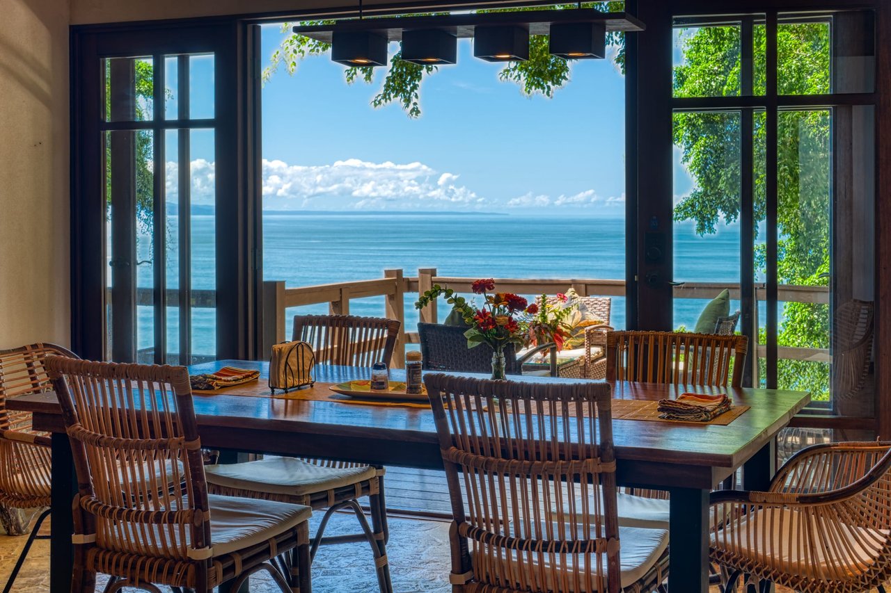 Boutique Hotel Overlooking the Pacific Ocean