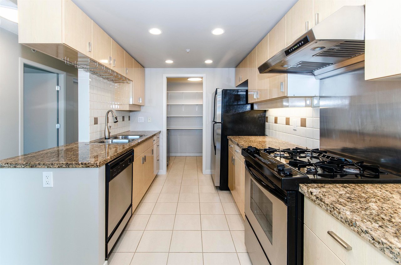 3207-1033 Marinaside Cres
