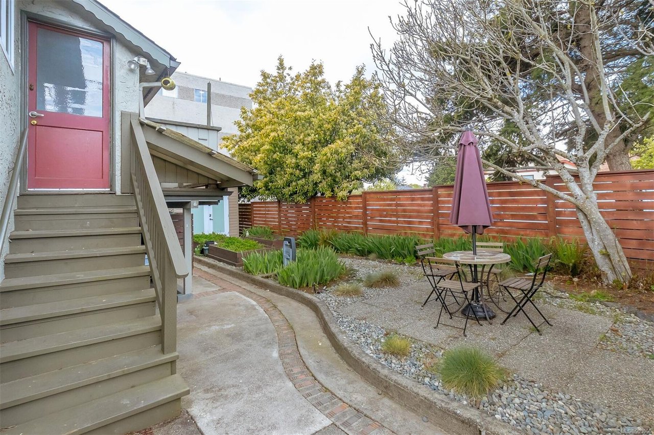 1160 Hillside Ave