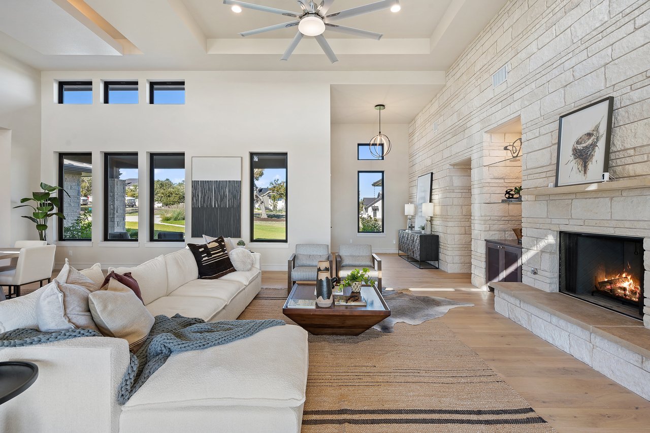 Bee Caves Single Story with Air Conditioned 2nd 2-Car Garage/ADU
