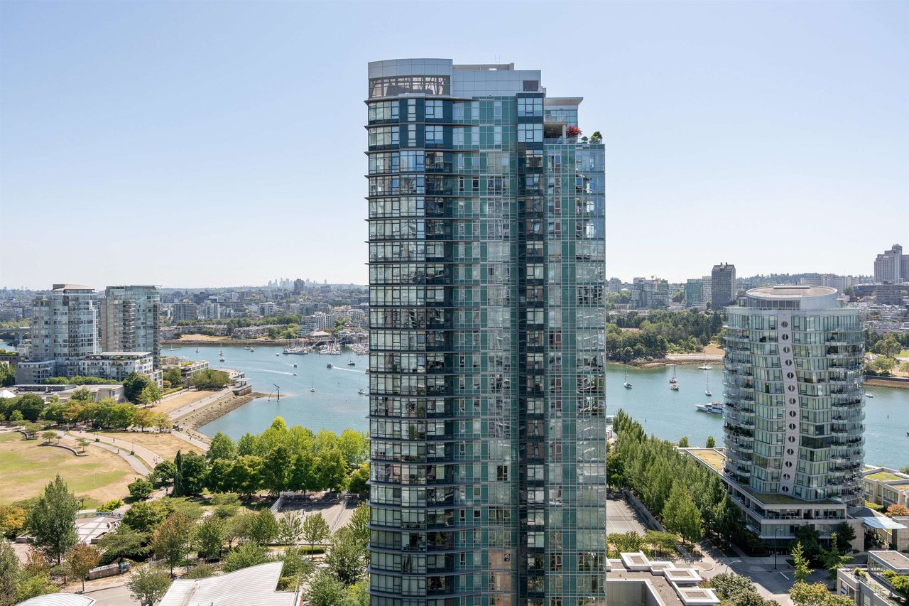 2307-455 Beach Cres