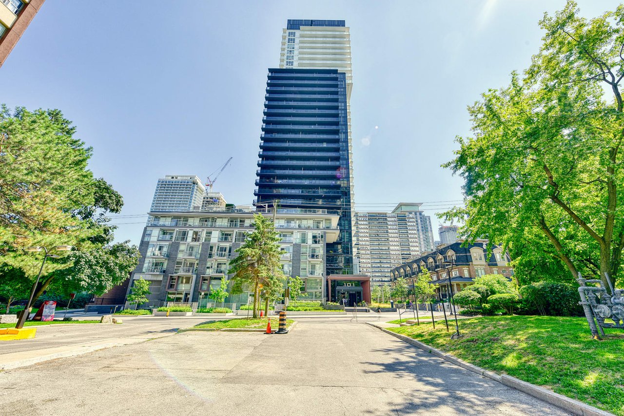 Skyline Sanctuary With Huge Terrace