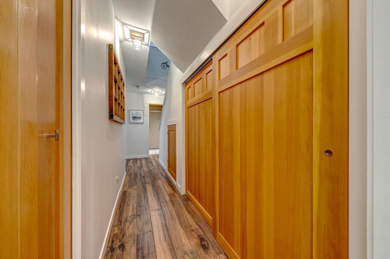 4-2548 Snowridge Cres