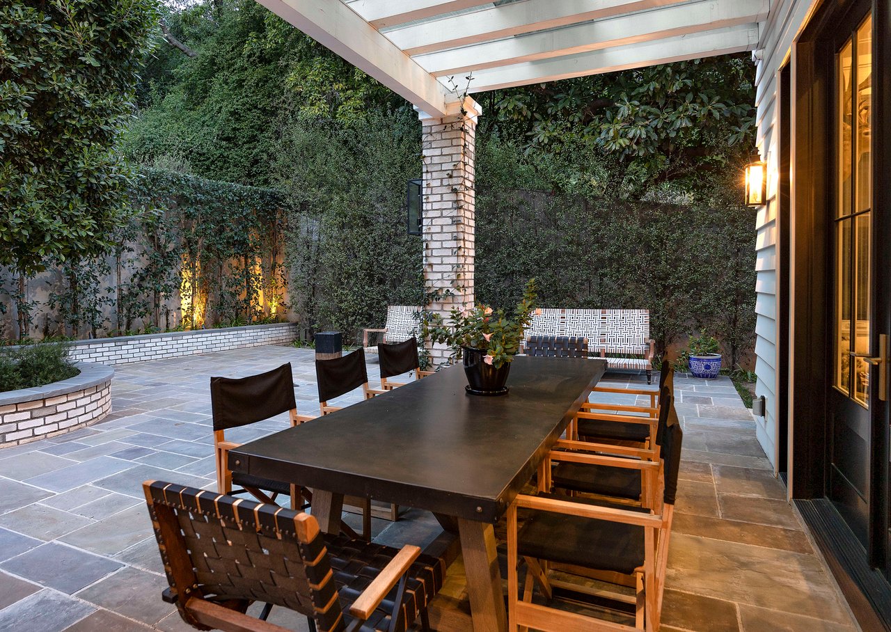 2333 Mandeville Canyon Rd