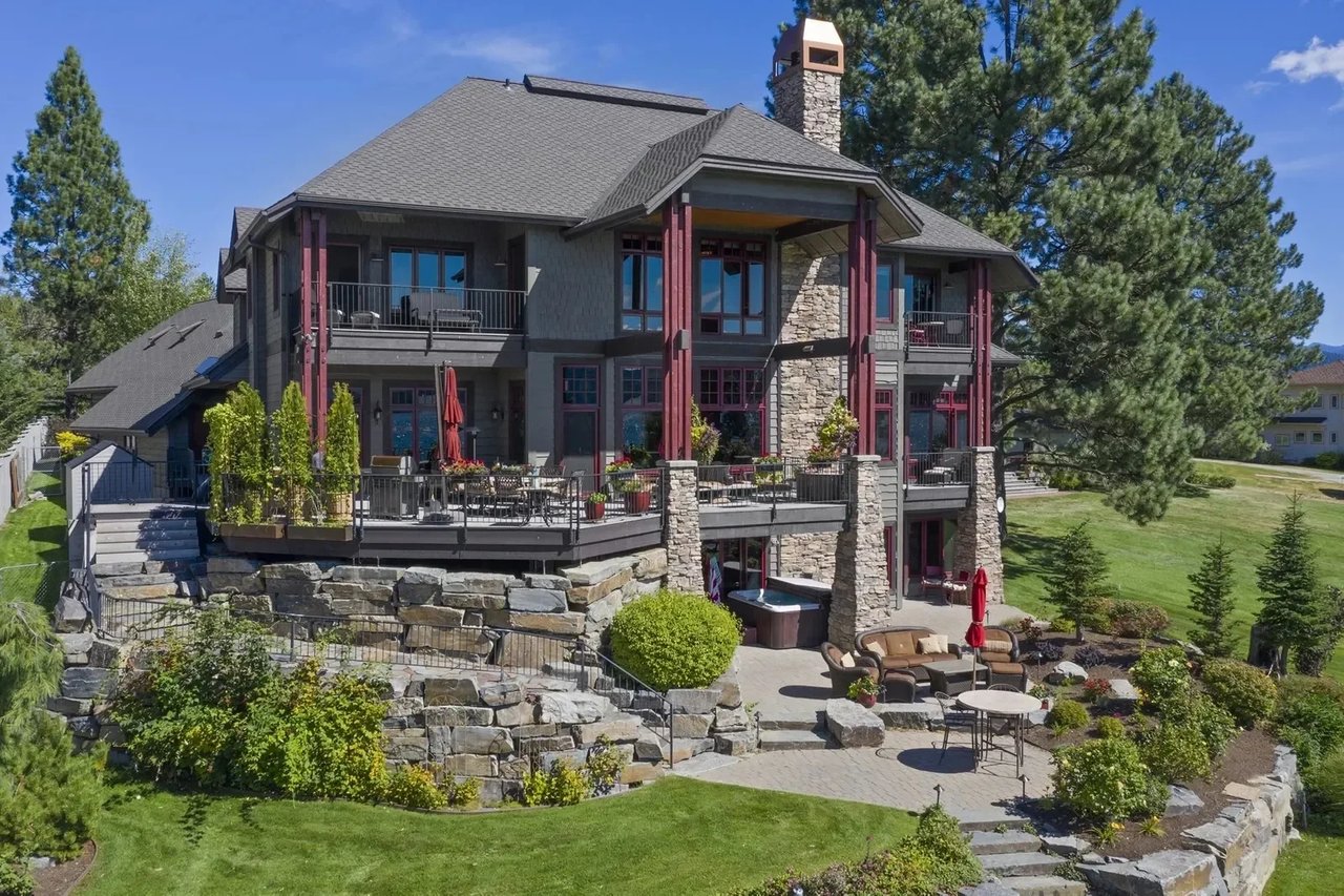 Video Of The Week: Take A Virtual Tour Of A Striking Lakefront Home In Sandpoint, Idaho