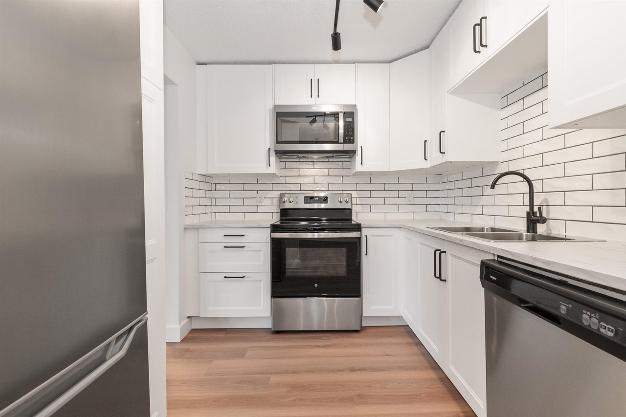307-9080 Mary St