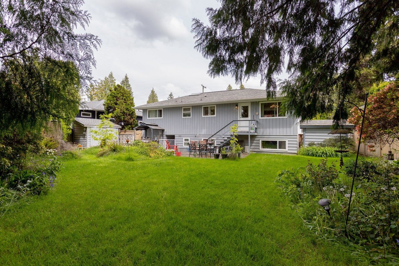 820 Crestwood Dr