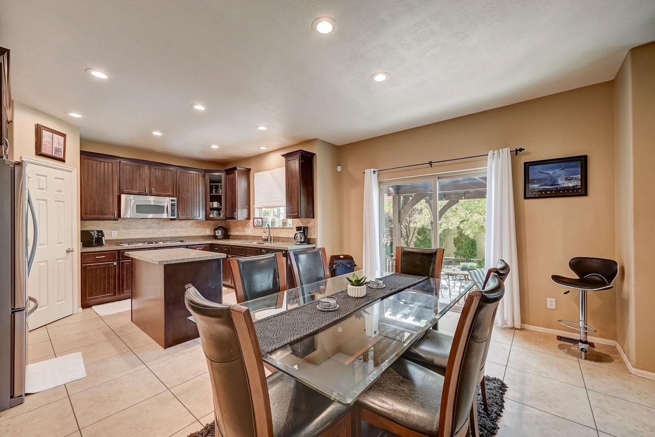 539 E Fireice Rose Ln