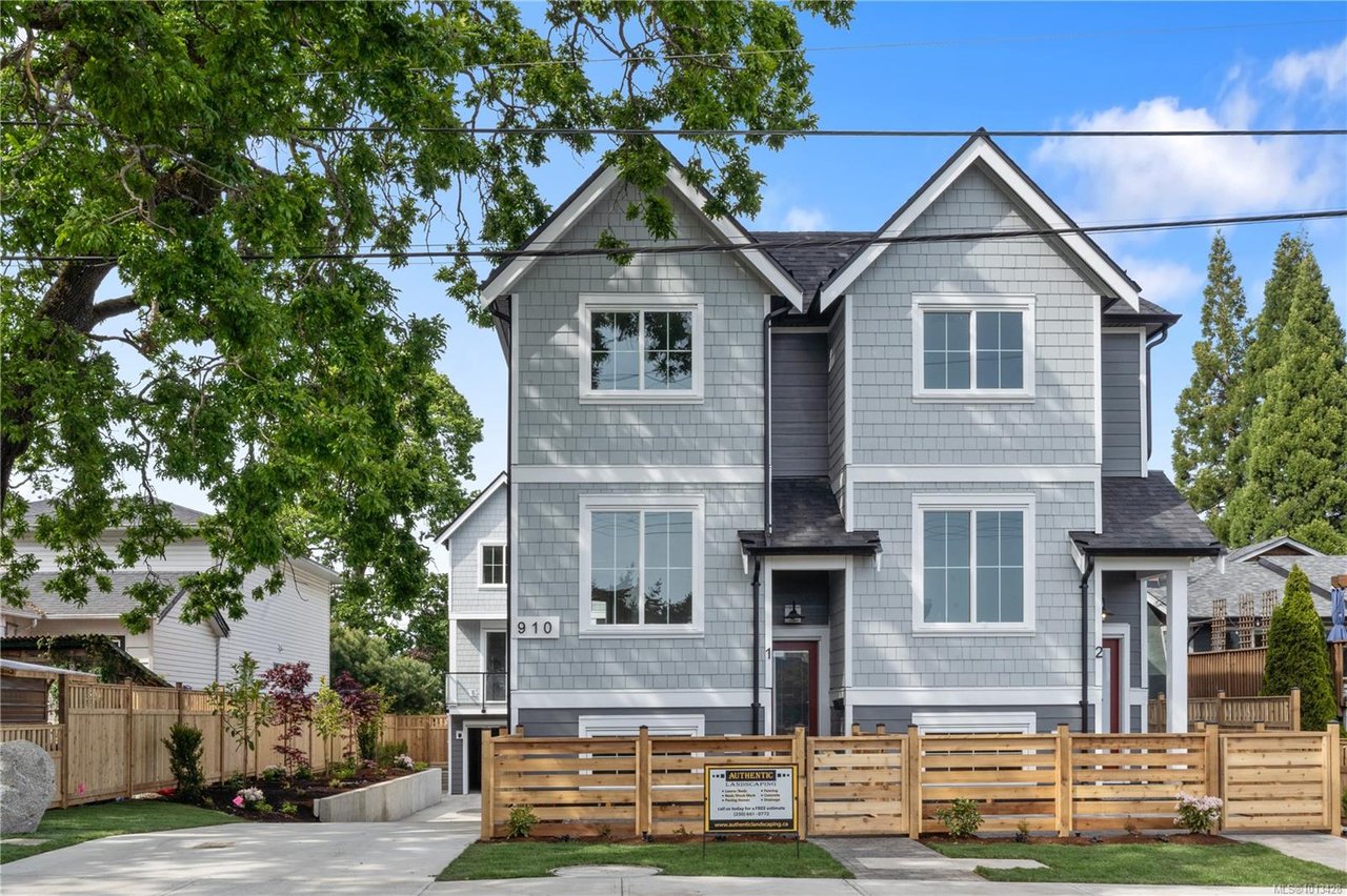 1-910 Old Esquimalt Rd