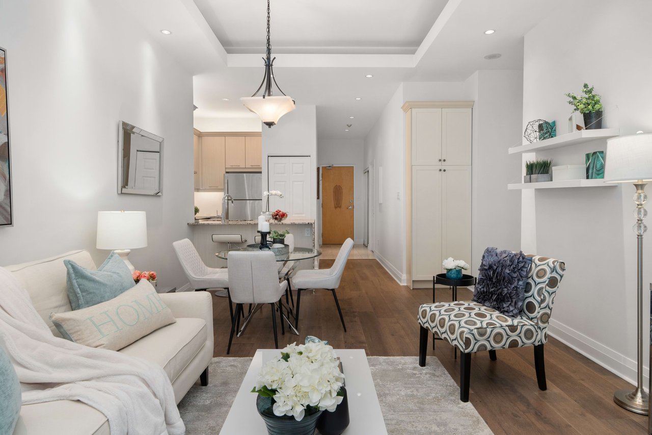 #203-8 Wellesley Street E