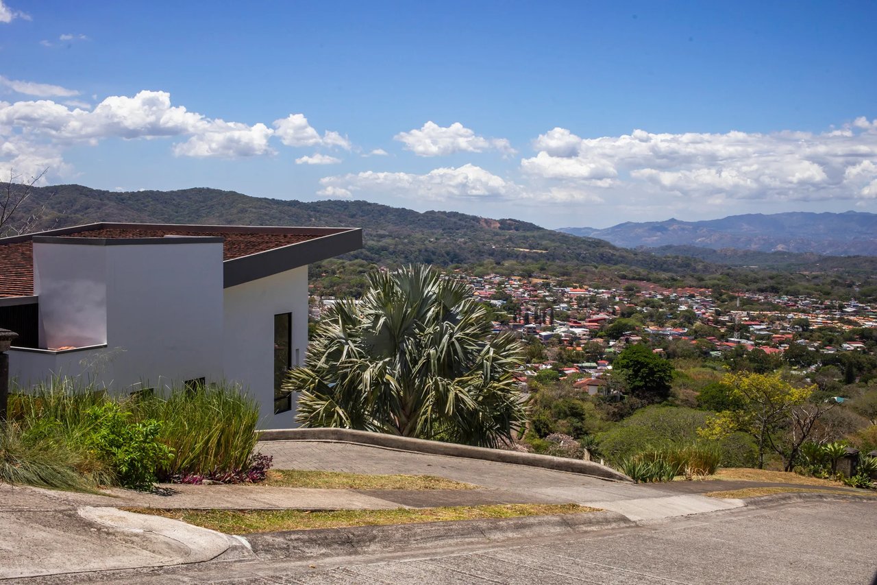 Modern Mountain View Home, Ciudad Colon, San Jose