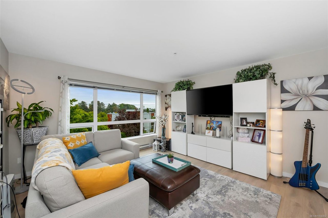 208-787 TYEE Rd, Victoria