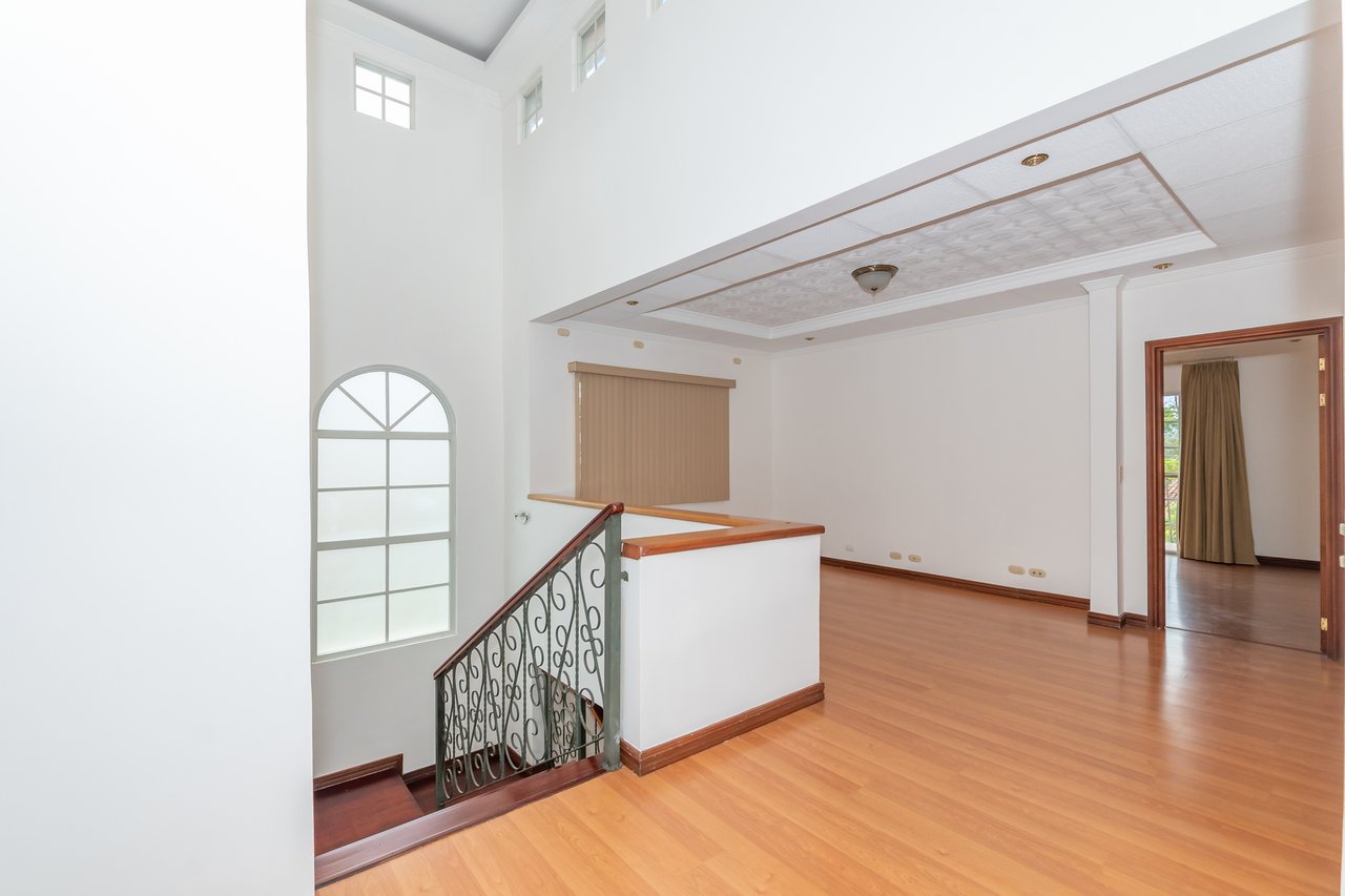 Colonial Gated Community Villa, Curridabat, San Jose