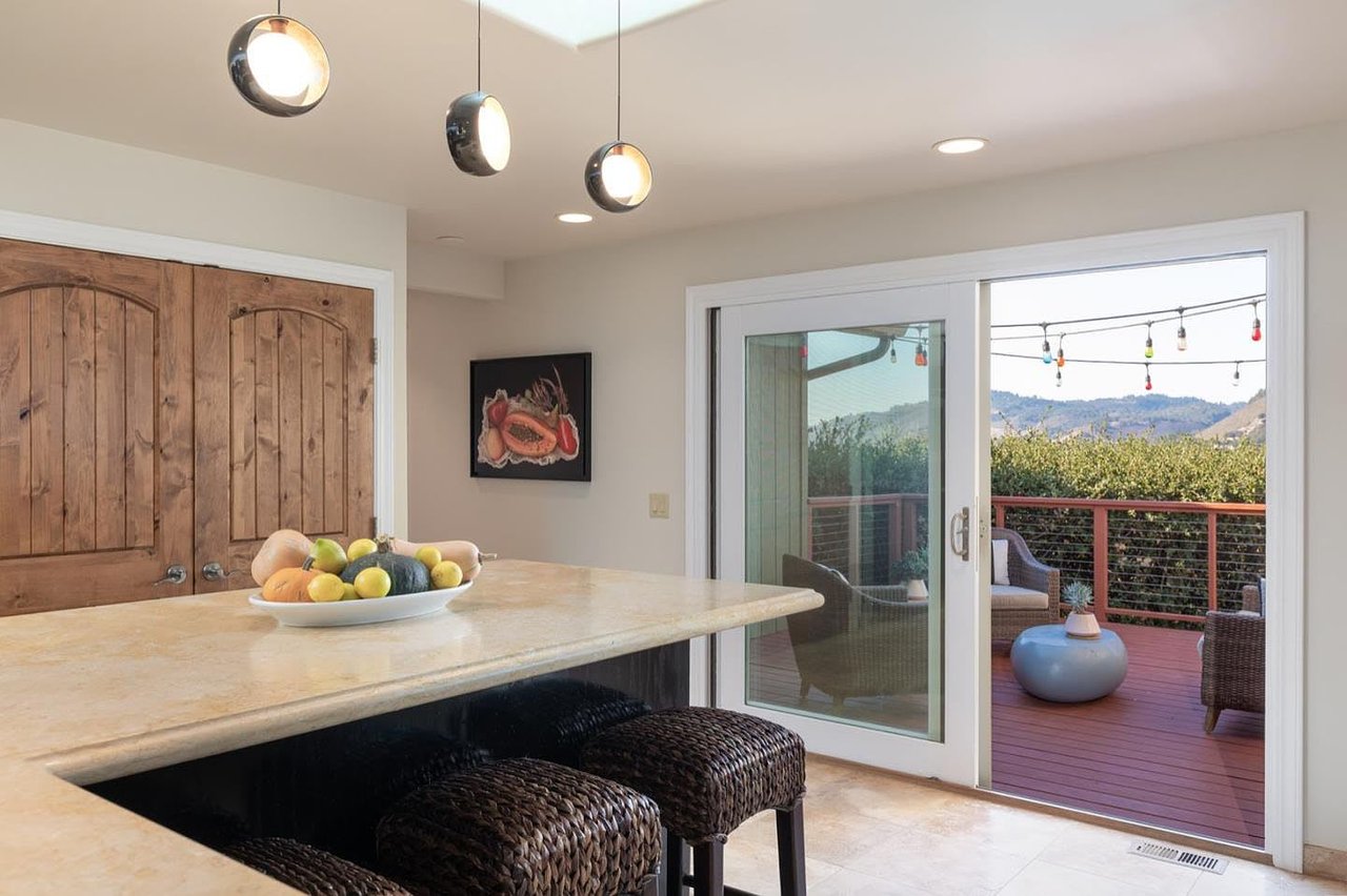 9865 Palisade Dr