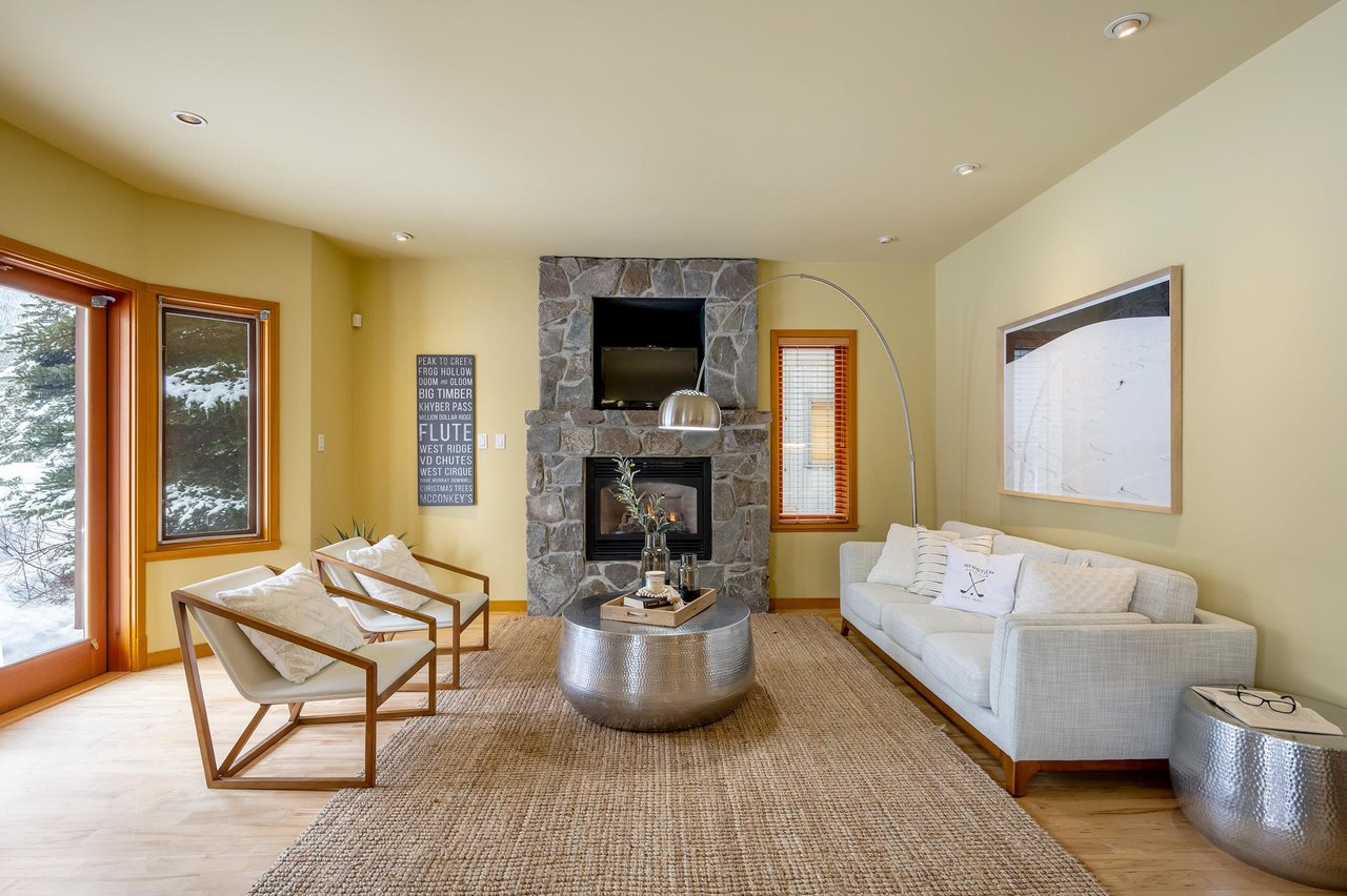 8107 Muirfield Cres