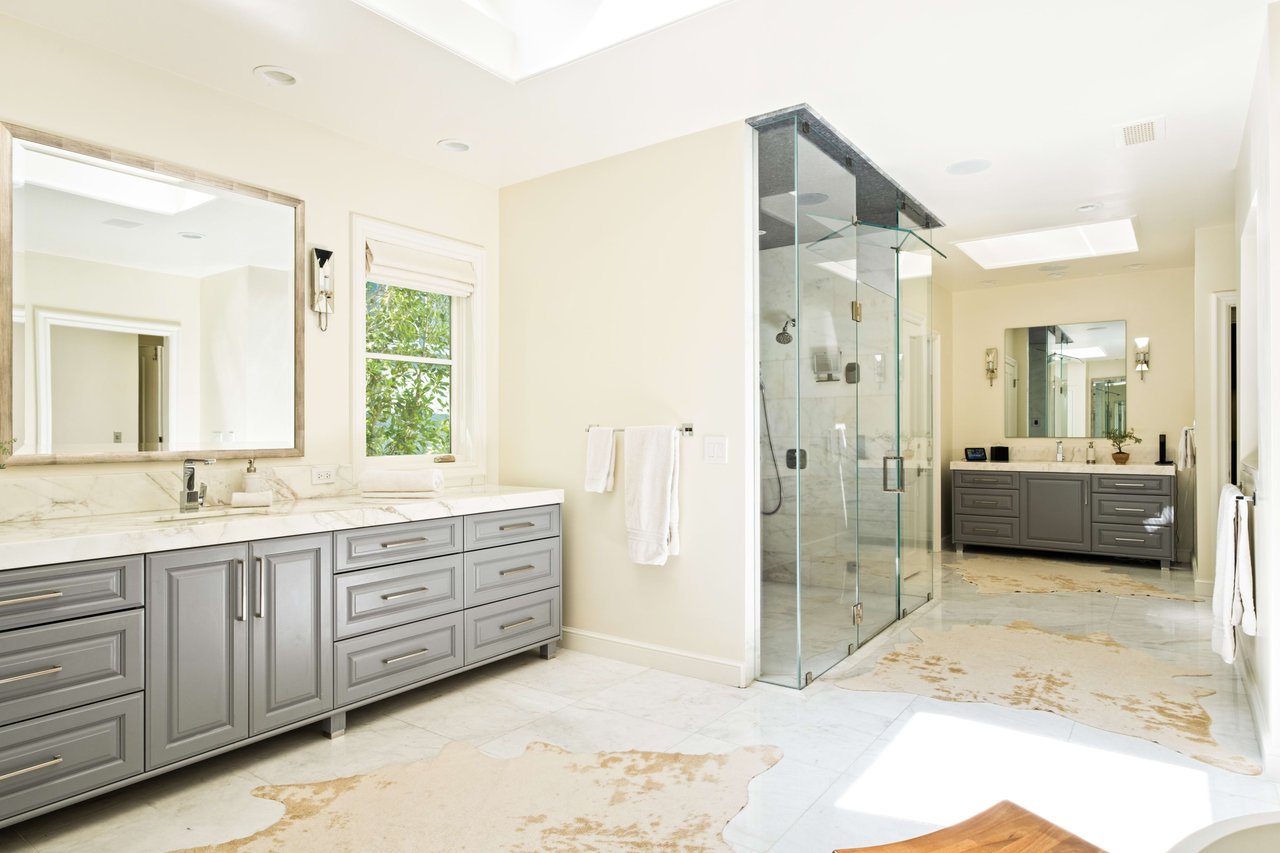 16659 Ashley Oaks, Encino