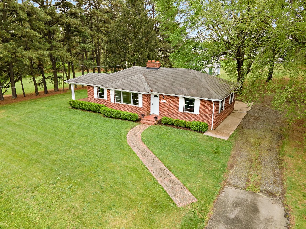 1127 Oakland Road