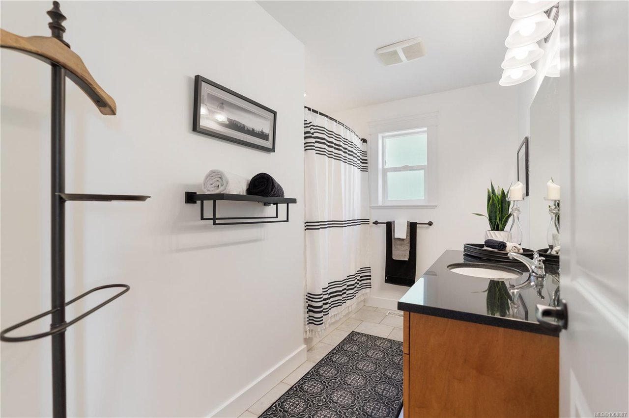 630 Granrose Terr, Colwood