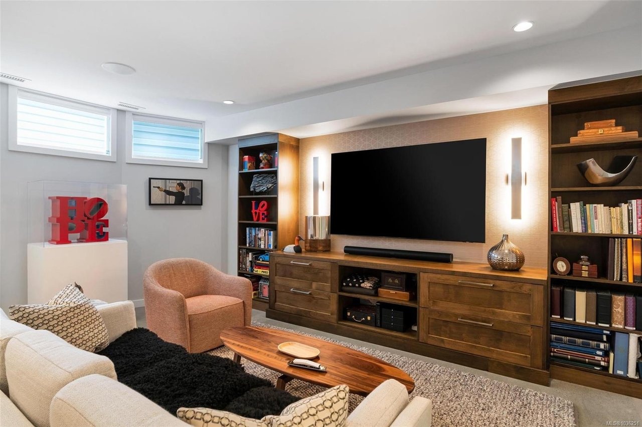 1034 Pentrelew Pl