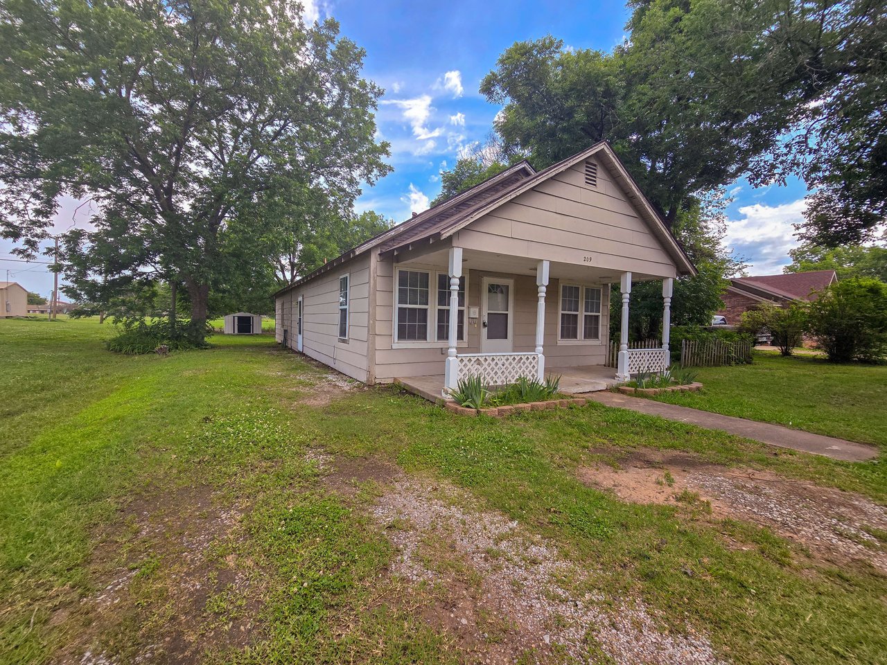 209 E Main St