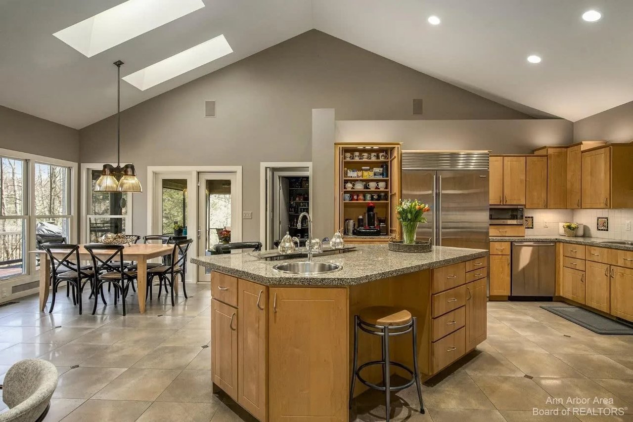 2566 Thornapple Drive, Ann Arbor, MI 48103