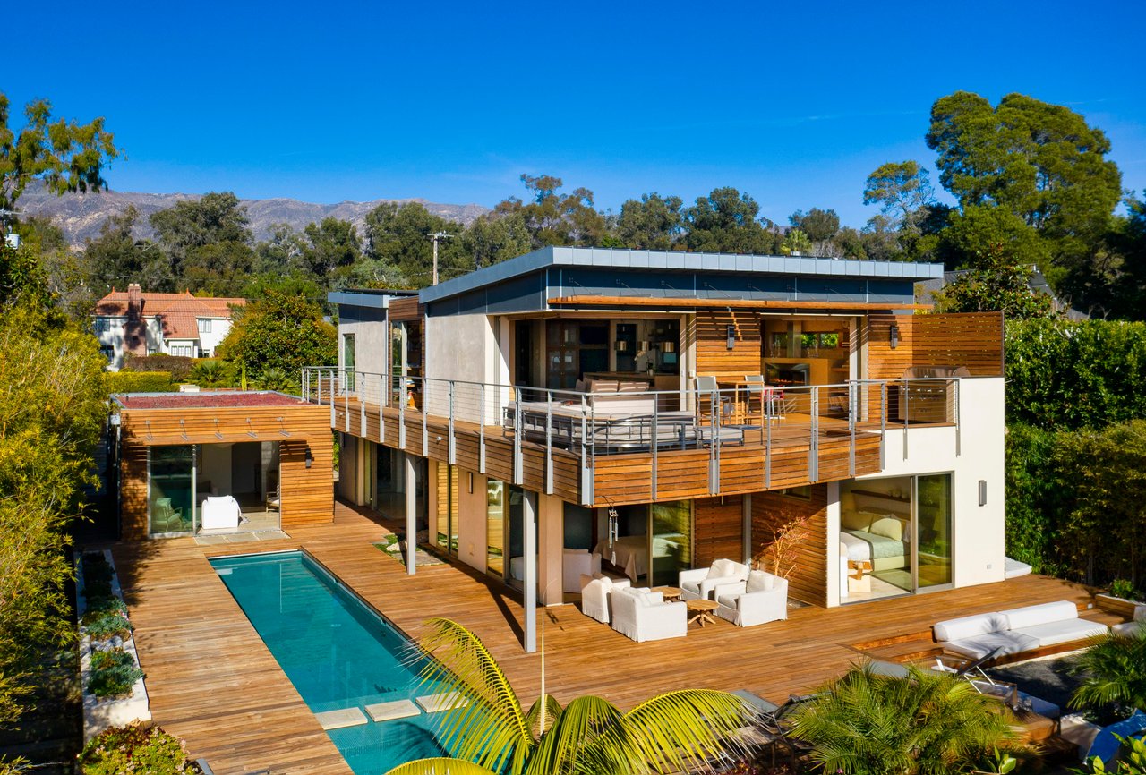 Butterfly Beach Getaway – Now for Lease