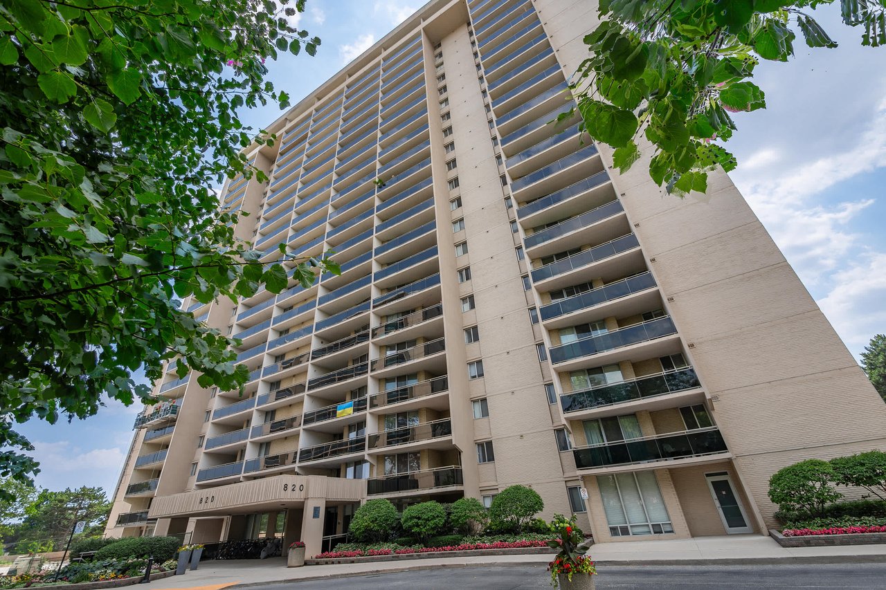 820 Burnhamthorpe Road #702