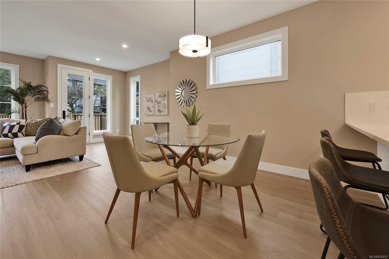 5-1048 Tillicum Rd, Esquimalt