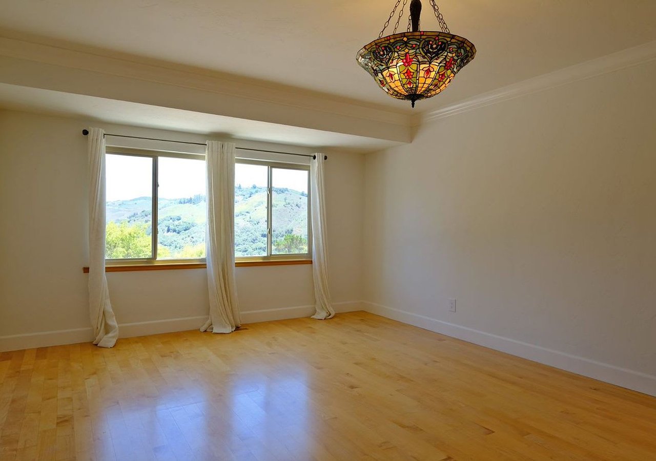 23730 Spectacular Bid Ln