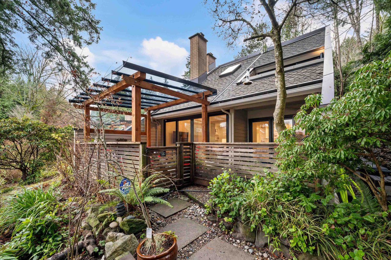25-4957 Marine Dr