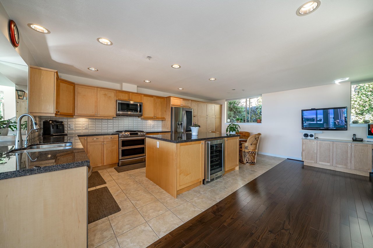 8664 Seascape Dr