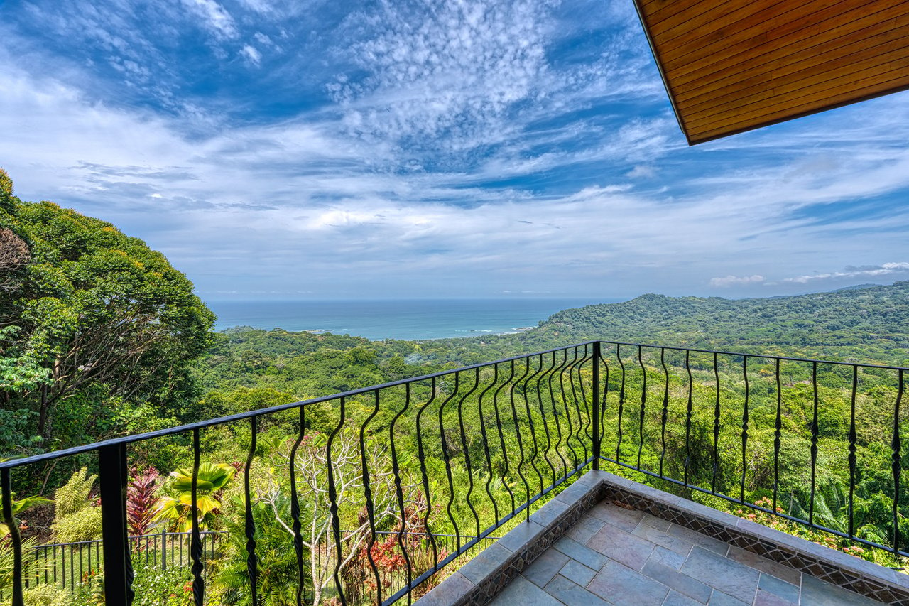 Best Views in Dominical – Home with Apartment and Infinity Pool