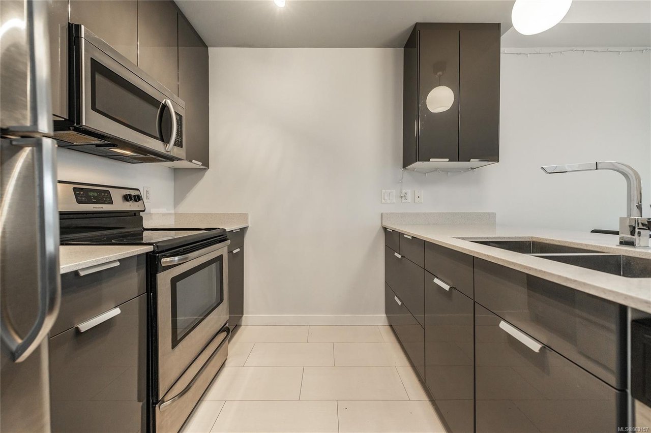 222-2871 Jacklin Rd