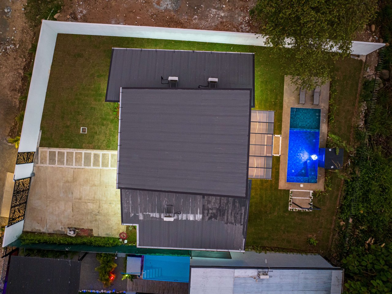 Brand new House in Uvita, 3 Bed, 2Bath. Walk to the Stores