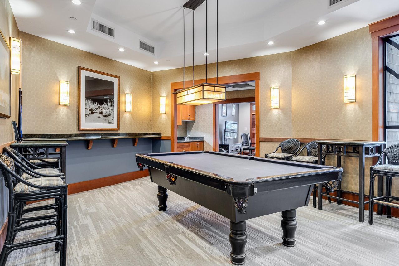 404 G4-4653 Blackcomb Wy