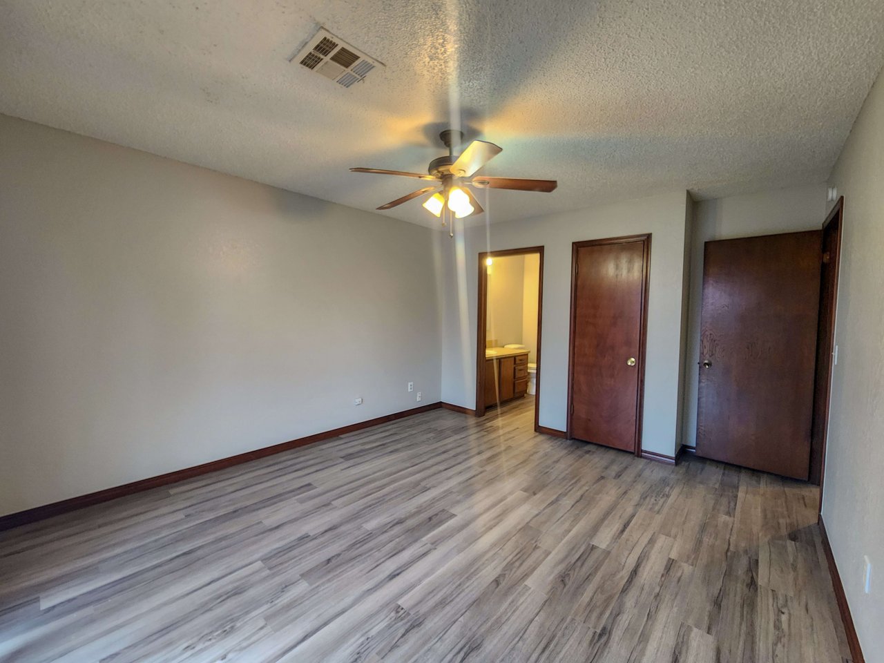 4104 N Market