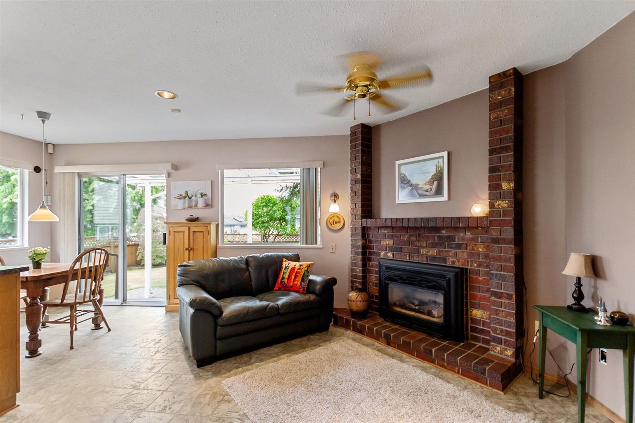 15 Ravine Dr