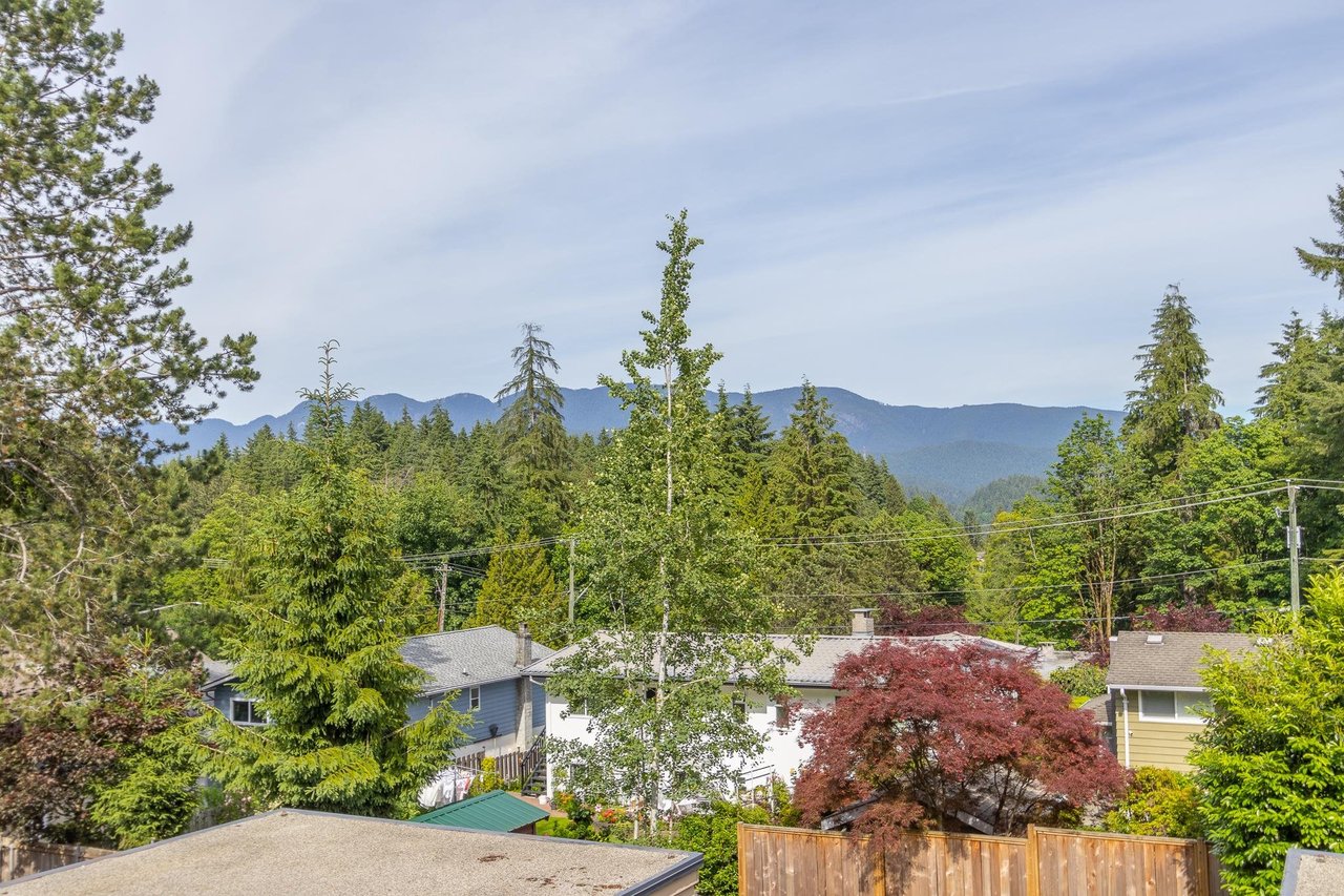 1148 Deep Cove Road, North Vancouver