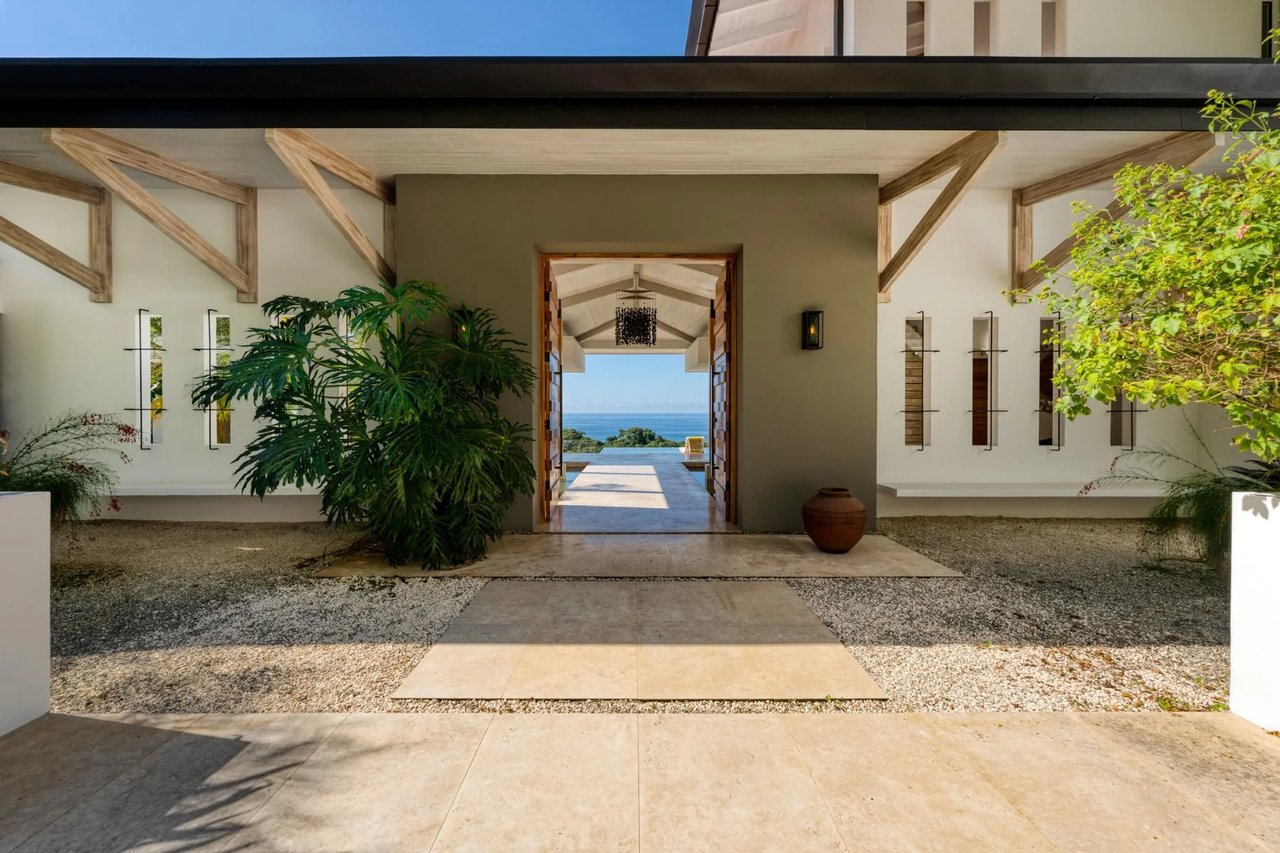 Contemporary Coastal Infinity Villa, Dominical, Puntarenas