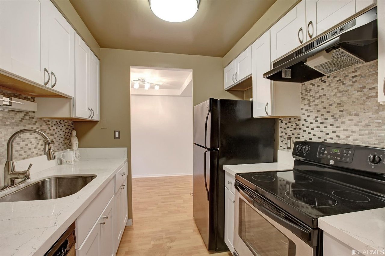 1177 California St. #208