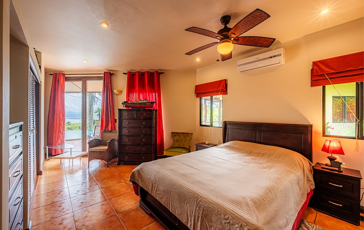 Luxury Lakefront Villa, Lake Arenal, Alajuela