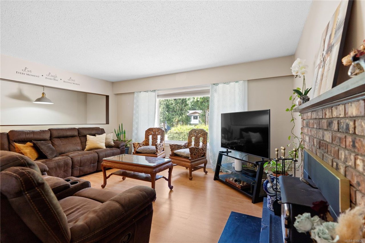 2349 Otter Point Rd