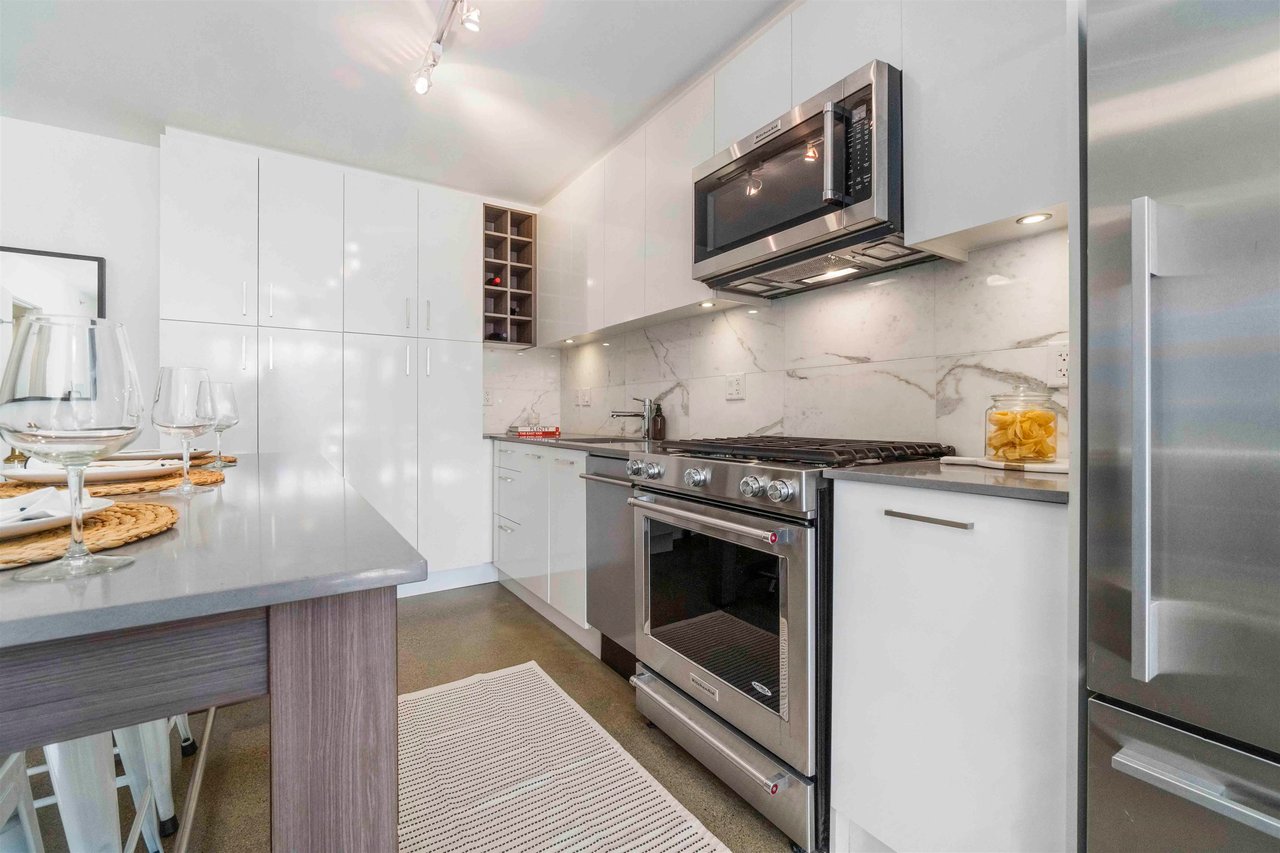 303-231 E Pender Street, Vancouver