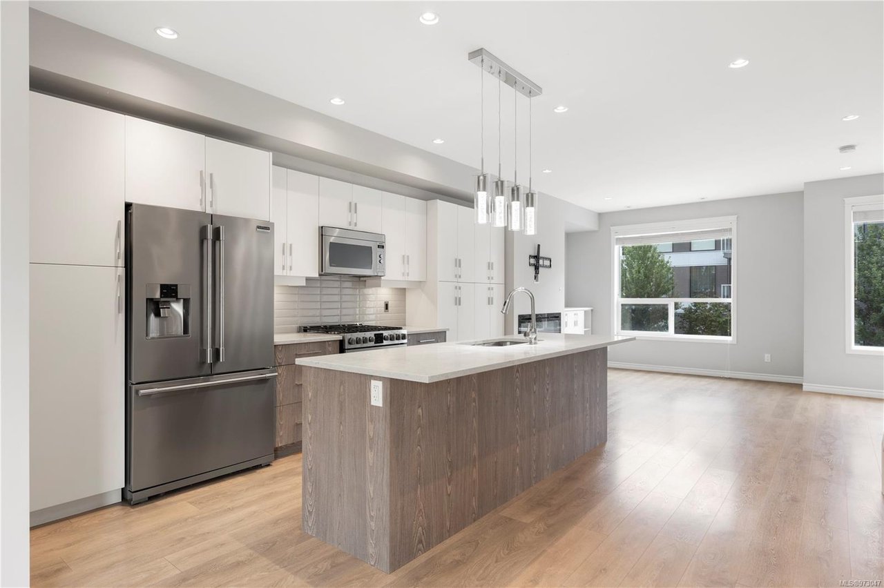 921 Whirlaway Cres